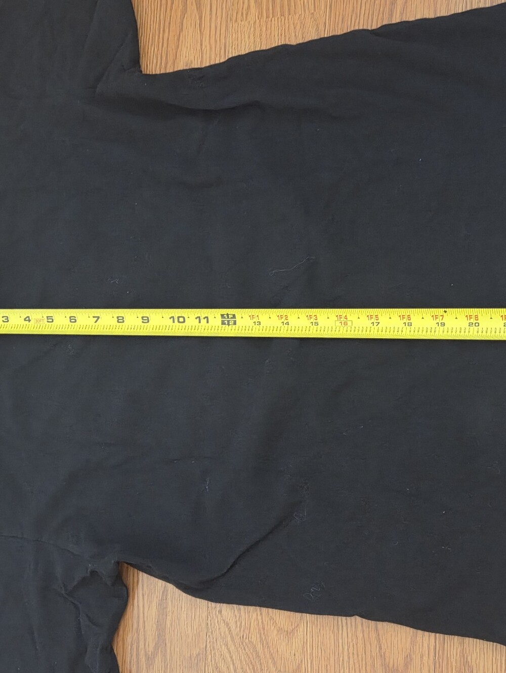 Uniqlo x POP MART UT T-Shirt THE MONSTERS LABUBU Black Japan Sz Medium Unisex - Picture 7 of 8